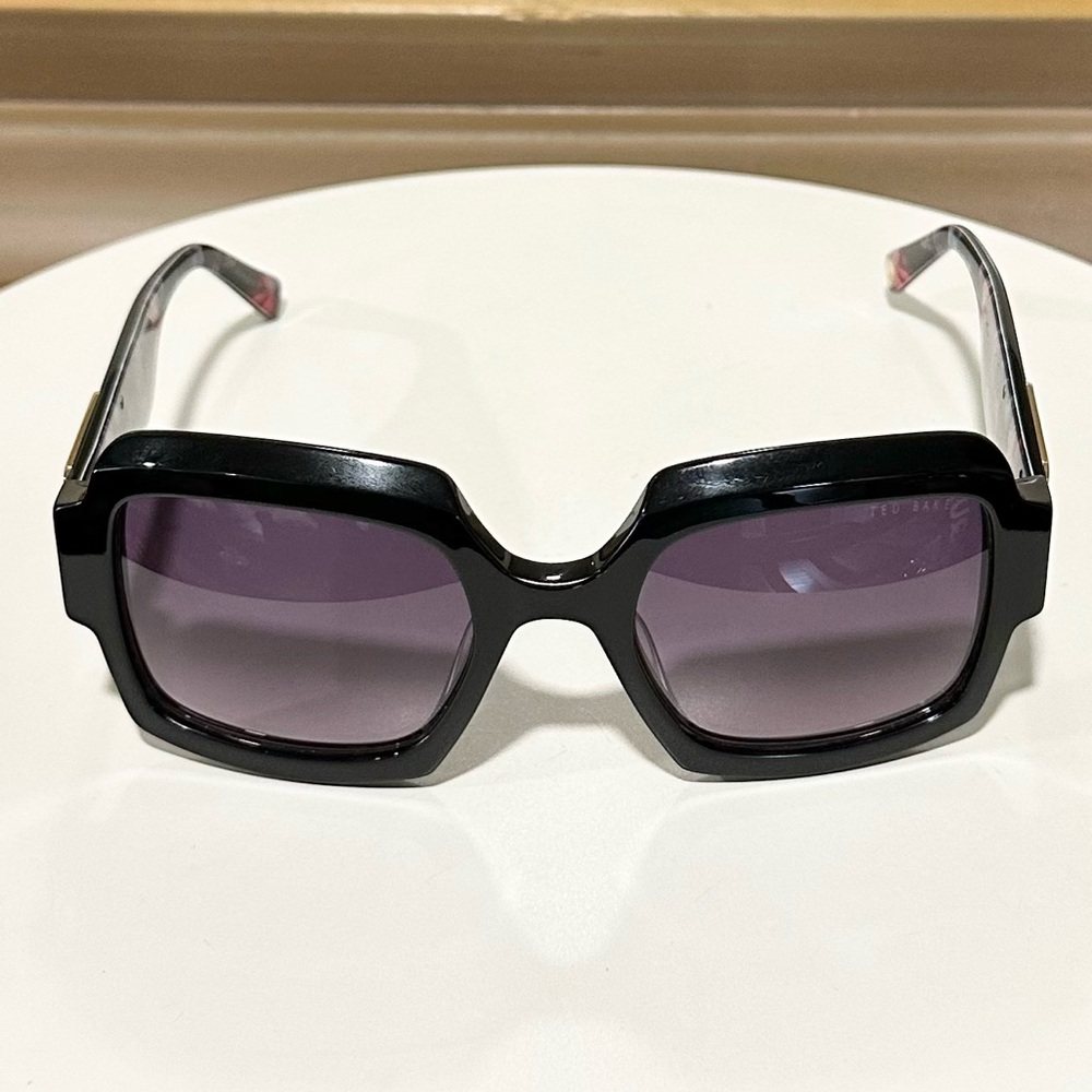 🌸TED BAKER🌸 Black Purple Gradient Square Sunglasses - Picture 2 of 12